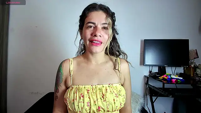 Snapshot of oriana_thomson01 chatting on July 25, 2026, 3:48 am oriana thomson01 online show from July 25, 2026, 3:48 am