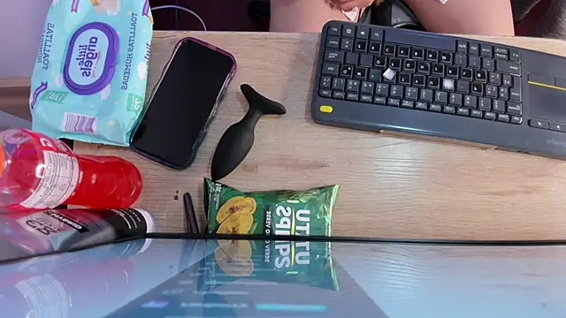 Snapshot of BarbieHannaB_ chatting on March 4, 2026, 7:20 pm BarbieHannaB online show from March 4, 2026, 7:20 pm