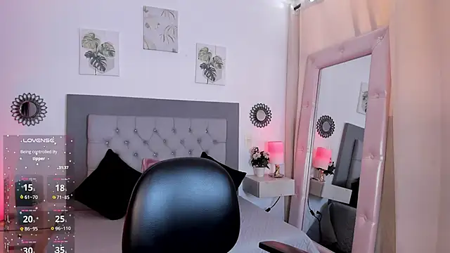 julietha Vega online show from April 20, 2026, 6:31 pm