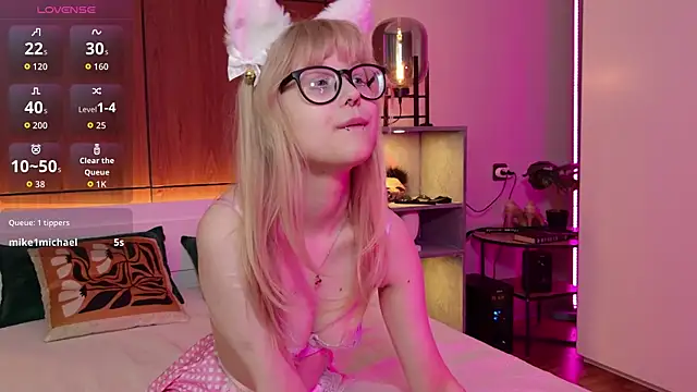 MoliQin online show from March 27, 2026, 7:47 am