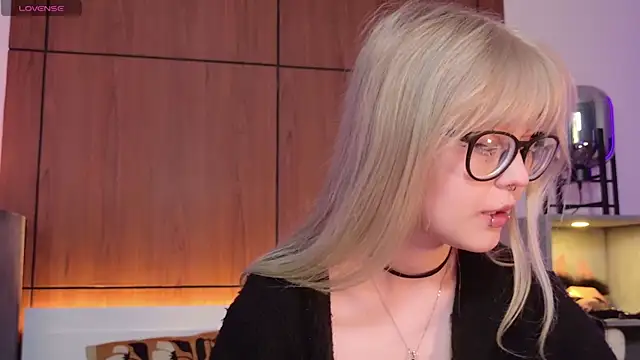 MoliQin online show from April 12, 2026, 7:46 am