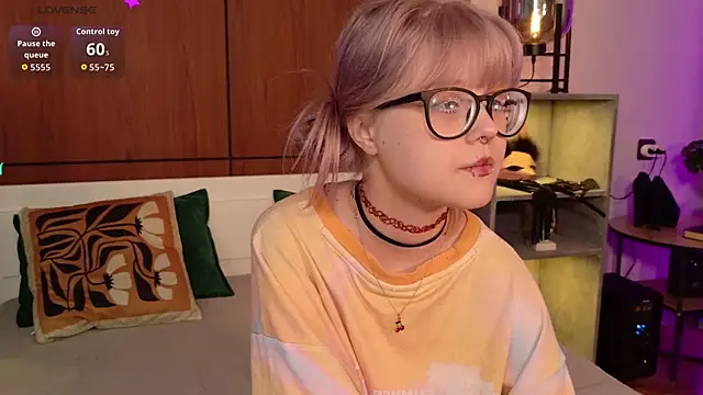 MoliQin online show from April 23, 2026, 7:09 am