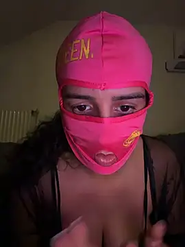 Snapshot of Esmeralda972 chatting on July 24, 2026, 8:40 pm Esmeralda972 online show from July 24, 2026, 8:40 pm
