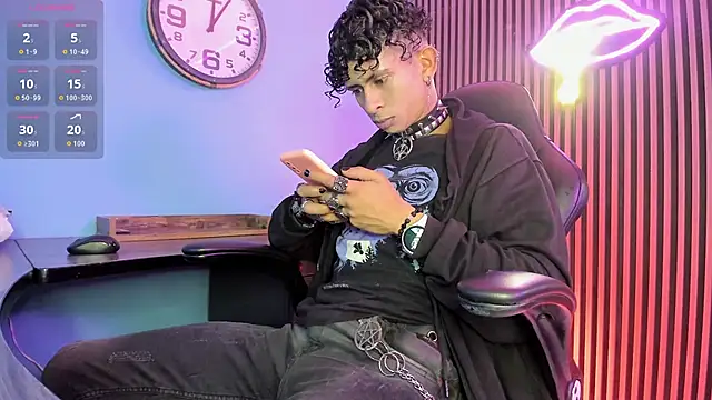 Maximoking26 online show from February 24, 2026, 4:10 am