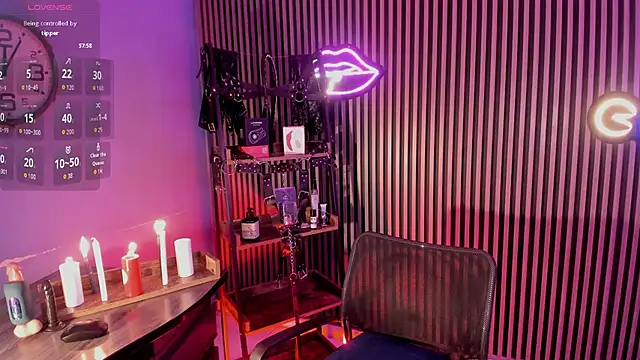 Maximoking26 online show from April 19, 2026, 1:49 am