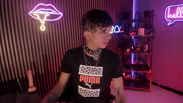 Maximoking26 online show from April 20, 2026, 4:48 am