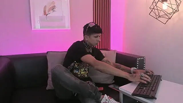Maximoking26 online show from July 17, 2026, 1:56 am