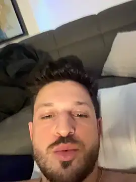 rafapradodxb online show from February 17, 2026, 3:25 am