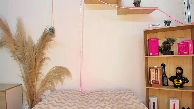 Tylla   online show from April 26, 2026, 4:10 am