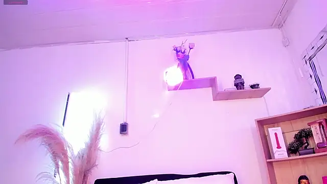 Snapshot of Tylla__ chatting on May 30, 2026, 5:21 pm Tylla online show from May 30, 2026, 5:21 pm