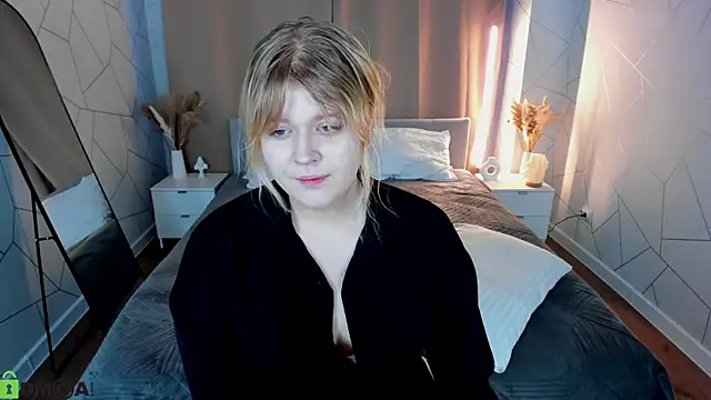 luna c0ra online show from February 27, 2026, 1:05 am