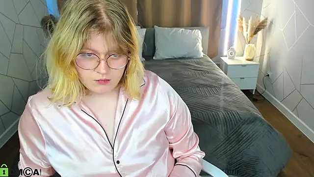 luna c0ra online show from April 9, 2026, 1:05 am