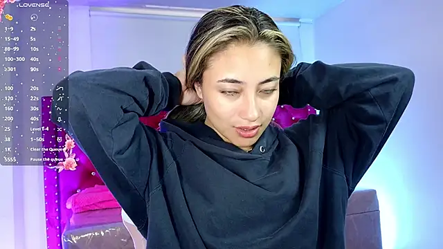 amy ker m online show from April 17, 2026, 9:18 pm