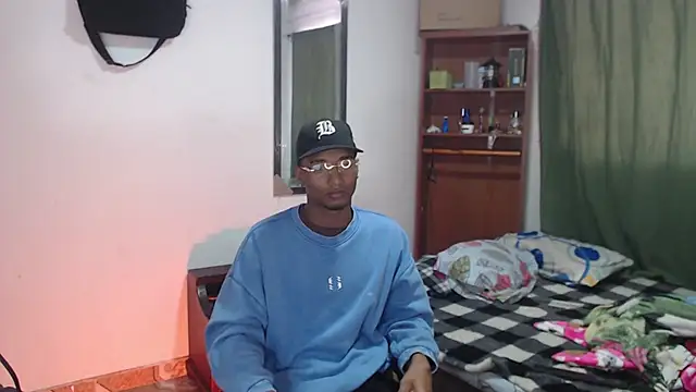 Snapshot of Dani-brown chatting on May 5, 2026, 1:19 pm Dani-brown online show from May 5, 2026, 1:19 pm