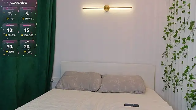 Eva Leen online show from March 19, 2026, 9:24 am