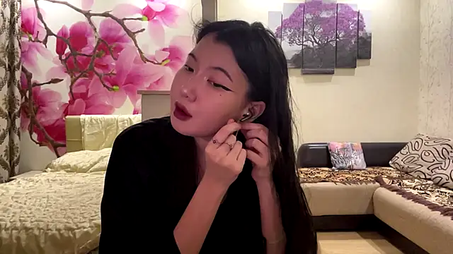 MaeRaads online show from April 1, 2026, 6:05 pm