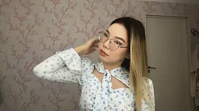 Elina Mottel online show from March 4, 2026, 9:04 am