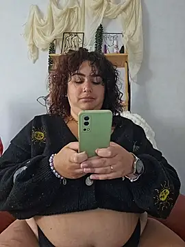 Snapshot of Deesse_luna chatting on May 13, 2026, 9:06 am Deesse luna online show from May 13, 2026, 9:06 am