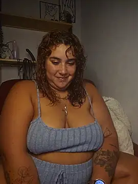 Snapshot of Deesse_luna chatting on July 19, 2026, 7:28 pm Deesse luna online show from July 19, 2026, 7:28 pm