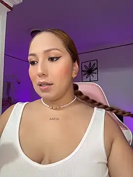 Kiarhatrixie1 online show from April 19, 2026, 5:34 pm