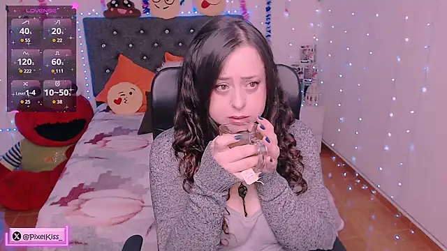 Snapshot of PixelKiss_ chatting on May 20, 2026, 9:59 am PixelKiss online show from May 20, 2026, 9:59 am