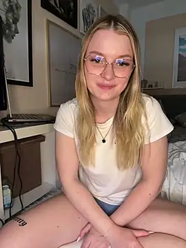 melanieTesss online show from April 7, 2026, 11:10 am