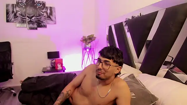 Mia Iron online show from April 24, 2026, 1:24 pm