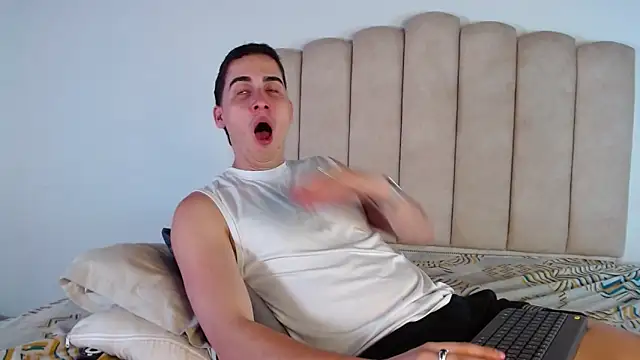 ryanlevi1 online show from March 11, 2026, 2:01 pm