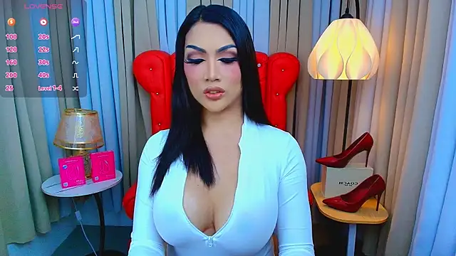 Snapshot of Laureen_Hilton chatting on July 23, 2026, 11:19 am Laureen Hilton online show from July 23, 2026, 11:19 am