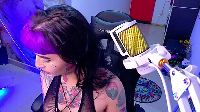 nova kitttyy online show from April 23, 2026, 1:29 am