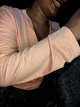 Snapshot of LINNI_3 chatting on March 4, 2026, 5:52 pm LINNI 3 online show from March 4, 2026, 5:52 pm