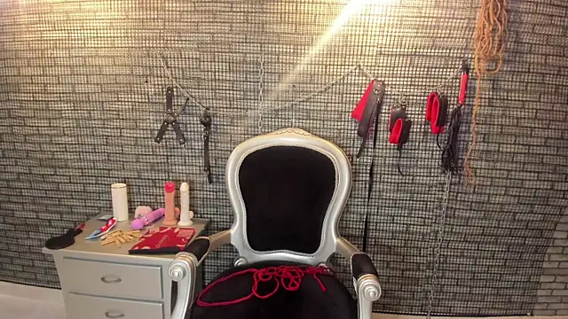 hillary bigbutt online show from April 6, 2026, 3:57 pm