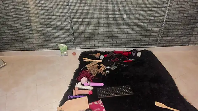 hillary bigbutt online show from April 19, 2026, 11:53 am