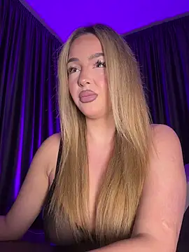 SelenneDreams online show from March 2, 2026, 5:42 pm