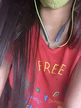 Snapshot of roshni_malhotra chatting on April 14, 2026, 9:32 pm roshni malhotra online show from April 14, 2026, 9:32 pm