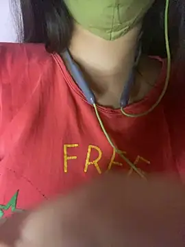 Snapshot of roshni_malhotra chatting on April 17, 2026, 8:01 pm roshni malhotra online show from April 17, 2026, 8:01 pm