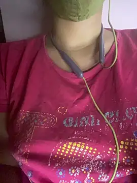 Snapshot of roshni_malhotra chatting on April 20, 2026, 8:10 pm roshni malhotra online show from April 20, 2026, 8:10 pm