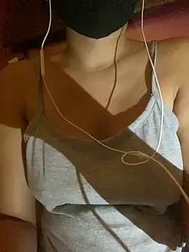 Snapshot of roshni_malhotra chatting on May 24, 2026, 7:19 pm roshni malhotra online show from May 24, 2026, 7:19 pm