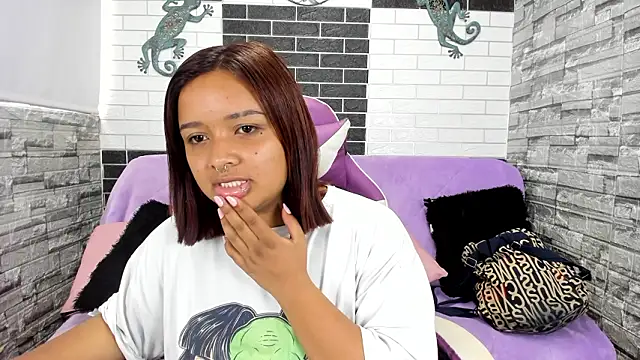 Snapshot of Sienna_Lux01 chatting on March 4, 2026, 3:29 pm Sienna Lux01 online show from March 4, 2026, 3:29 pm