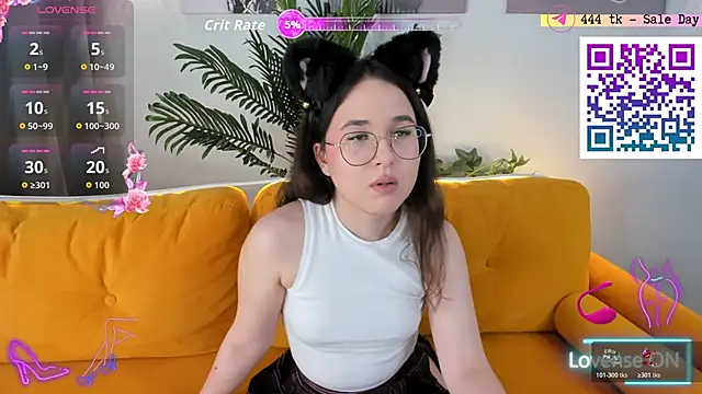 Snapshot of leylamirage chatting on June 17, 2026, 1:45 pm leylamirage online show from June 17, 2026, 1:45 pm