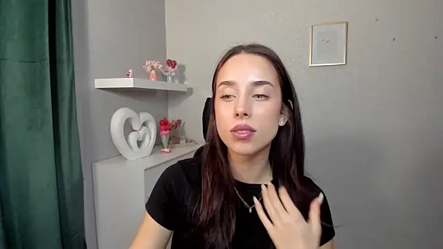 AdeleSolo online show from April 20, 2026, 5:43 am