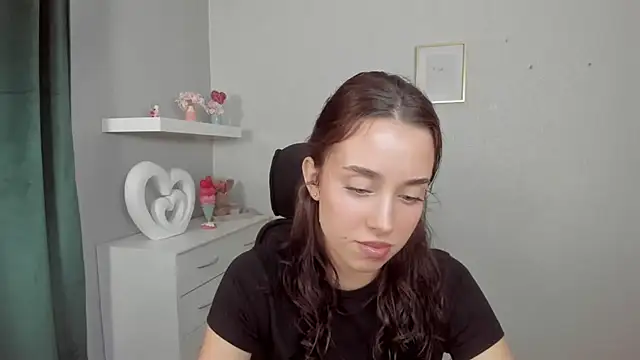 AdeleSolo online show from April 23, 2026, 5:41 am