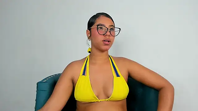 Snapshot of kendall_queen__ chatting on March 3, 2026, 7:53 pm kendall queen online show from March 3, 2026, 7:53 pm