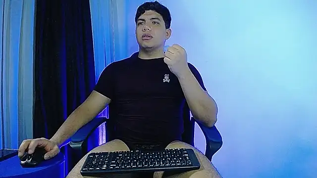 Uriel Ray  online show from March 2, 2026, 9:32 pm