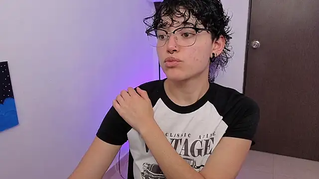 jeroharper  online show from April 21, 2026, 8:01 pm