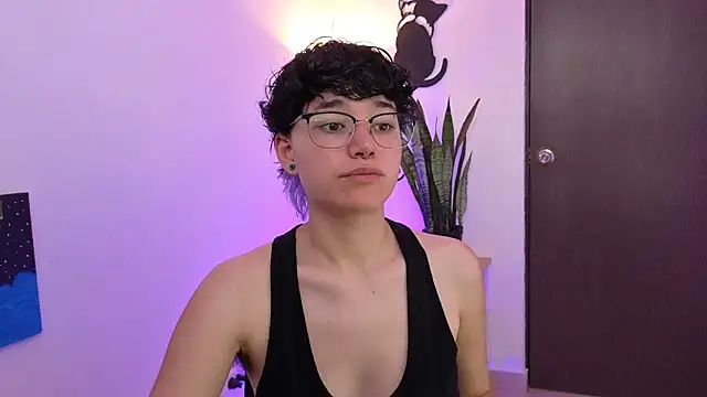 jeroharper  online show from April 23, 2026, 9:39 pm