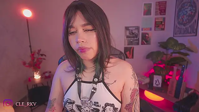 violette clerk1  online show from April 25, 2026, 10:40 pm