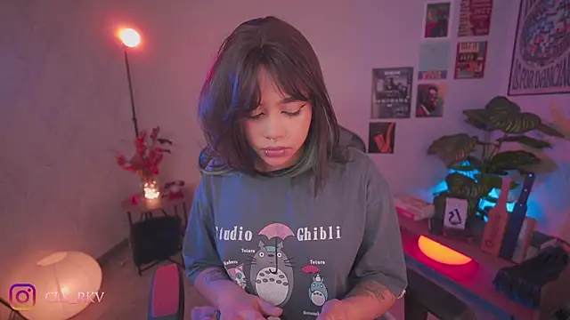 violette clerk1  online show from April 26, 2026, 10:51 pm