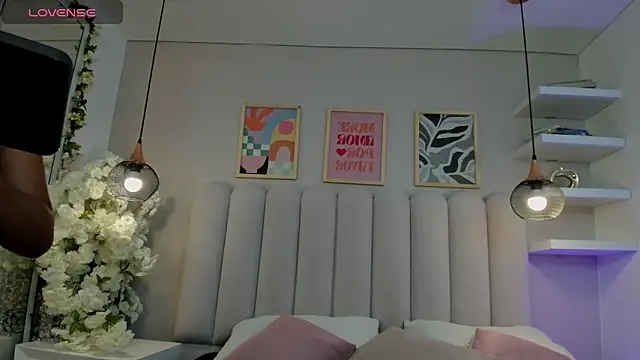 Mia Bailey  online show from April 20, 2026, 3:09 am