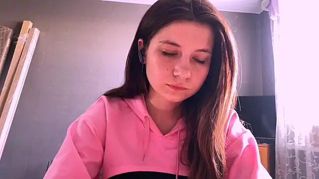 LunnaBliss online show from April 13, 2026, 12:10 pm